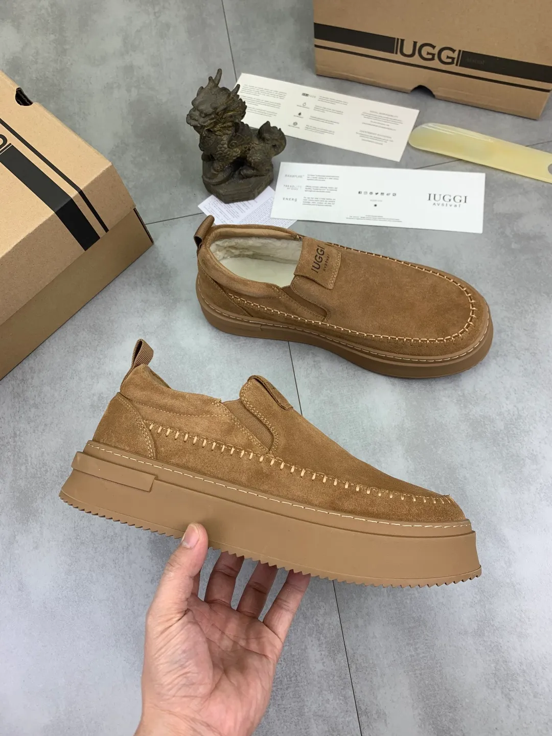 Men's men's shoes 💰P580 New arrival 🆕🆕🆕 IUGGI men's shoes slip-on loafers British style fashionable retro casual sneakers Convenient, comfortable, casual, versatile style Wool lining is comfortable and warm Rubber outsole Non-slip and firm Size: 39-44 Three colors 8731-8